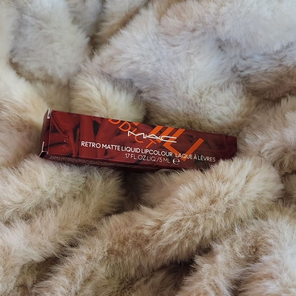 New!! 💄 MAC - Retro Matte Liquid Lip Color 0.17 OZ - CHILI ADDICT 135 - Picture 7 of 7